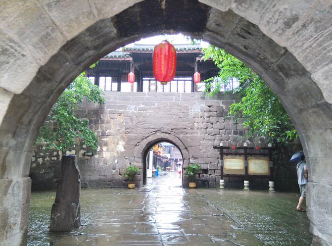 一个女人背着老公约各种男人挣钱，她这样会怎样？游戏画面